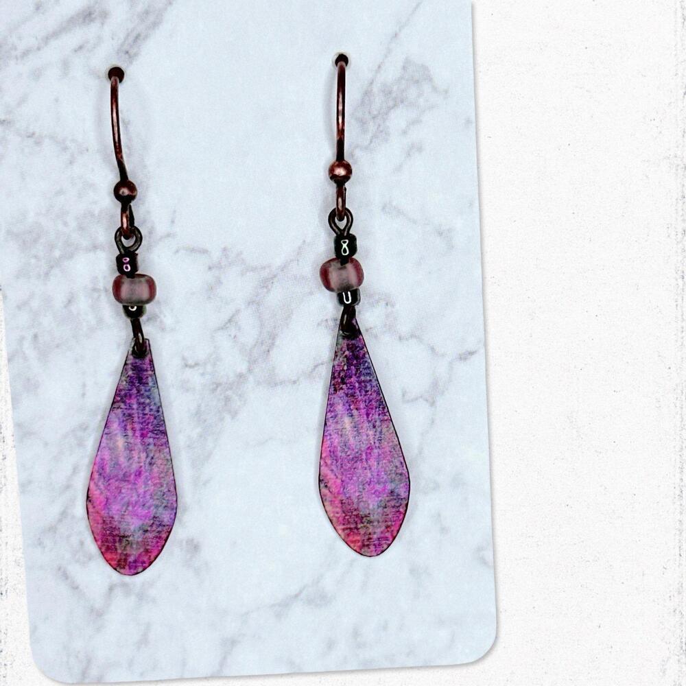 7067. Magenta Metal Earrings